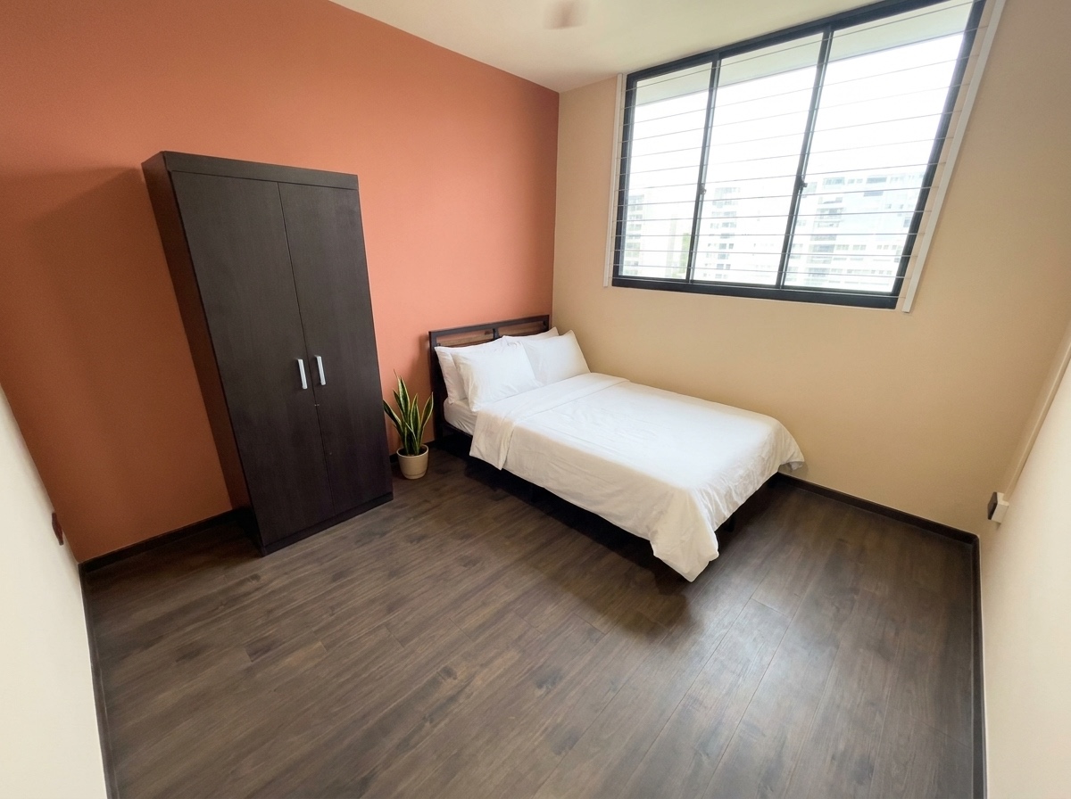 Room at Blk 648 Hougang Ave 8, Hougang, photo 2 of 9