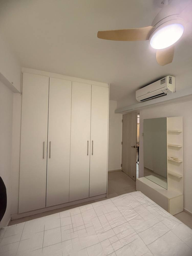Room at 687C Choa Chu Kang Drive, Choa Chu Kang, photo 4 of 11