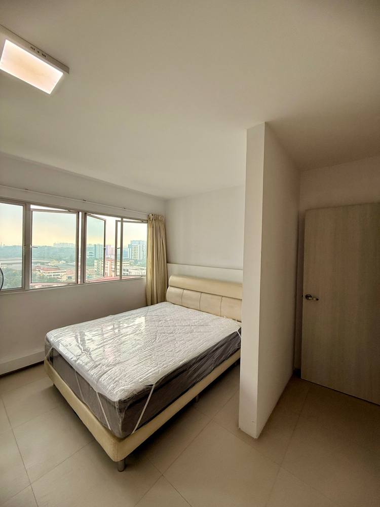 Room at 687C Choa Chu Kang Drive, Choa Chu Kang, photo 8 of 11