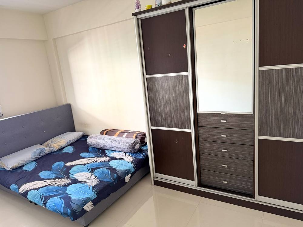 Room at Blk 93 Bedok North Ave 4, Bedok, photo 3 of 8
