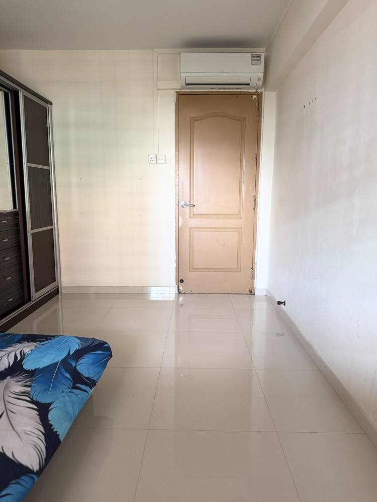 Room at Blk 93 Bedok North Ave 4, Bedok, photo 4 of 8