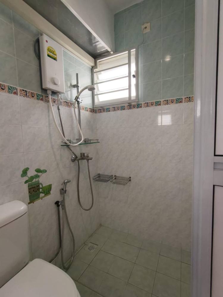 Room at 394 Bukit Gombak West Ave 5, Bukit Batok, photo 4 of 8